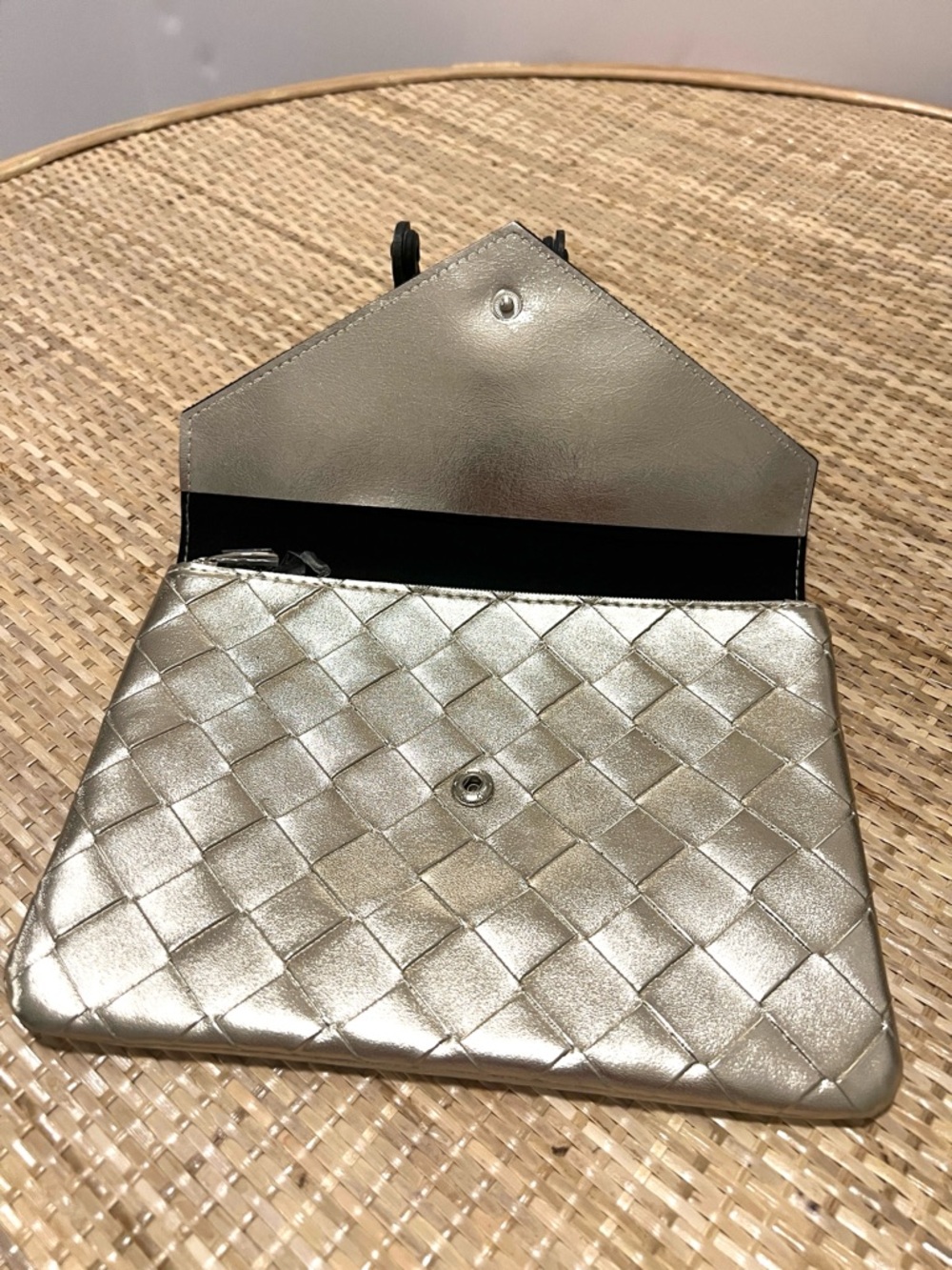 Metallic Gold Woven Envelope Clutch - - Picture 4 of 12
